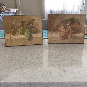 Set of 2 wall plaques
